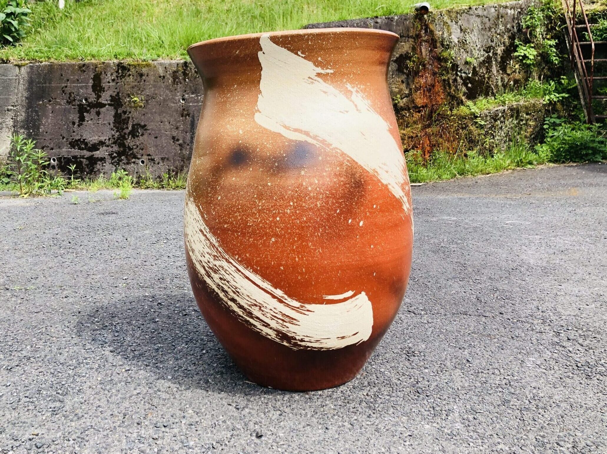 火色刷毛目大壺